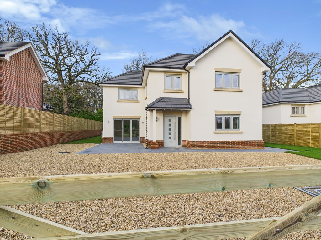 Property photo 2 of 41 Cam05068G0-Pr0061-Still005