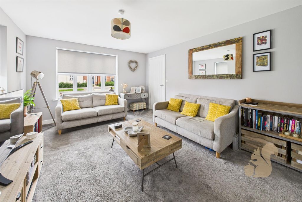 Property photo 3 of 27 Lounge