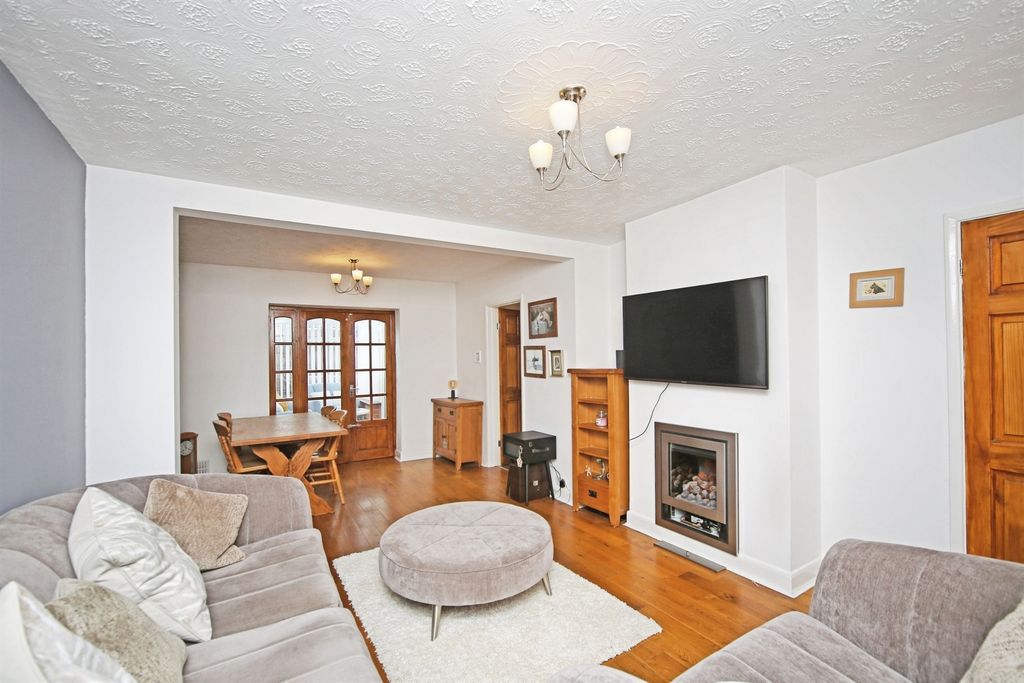 Property photo 2 of 29