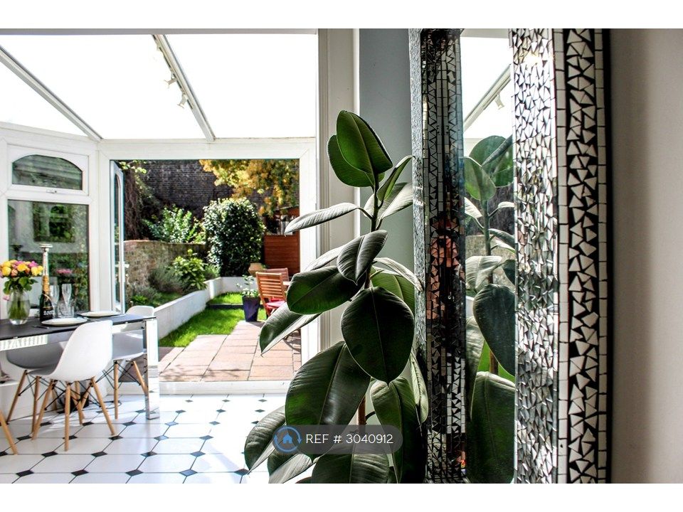 Property photo 3 of 10 Atrium