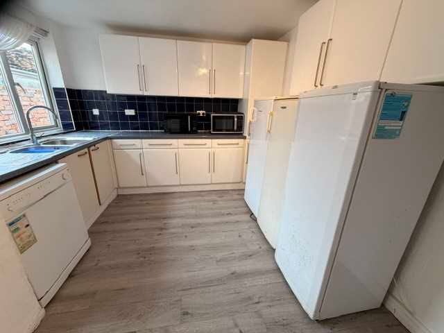 Property photo 3 of 13 Kitchen