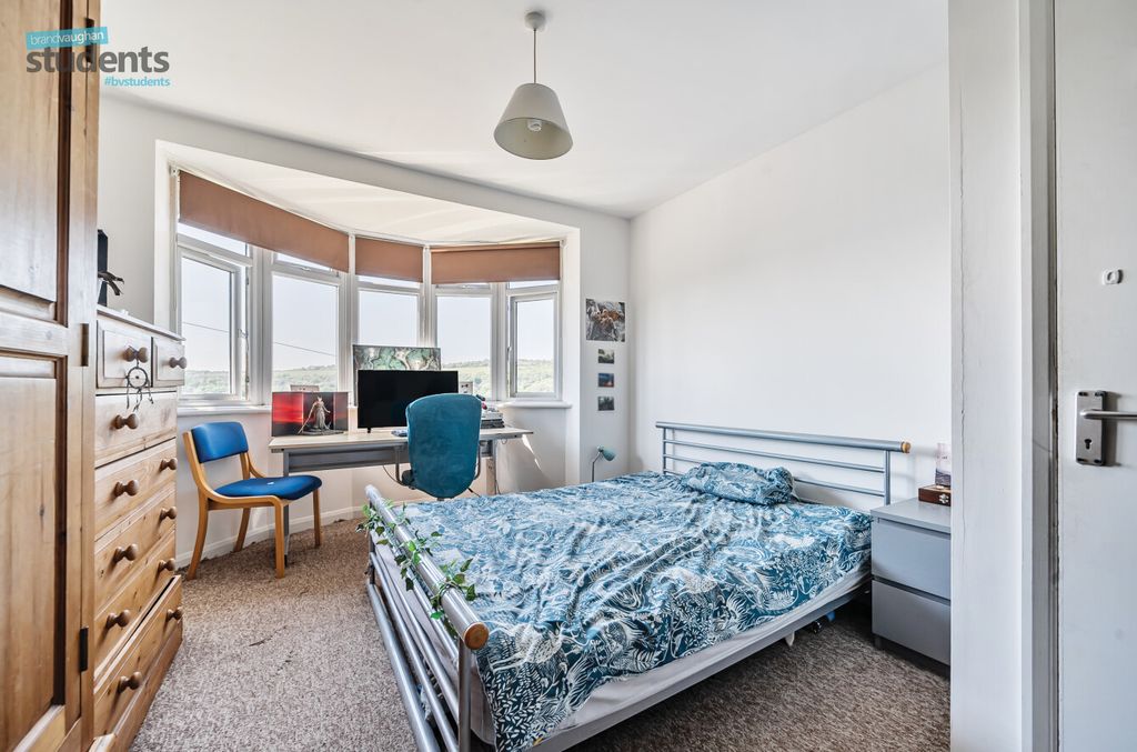 Property photo 1 of 12 71373E19-7345-42d...