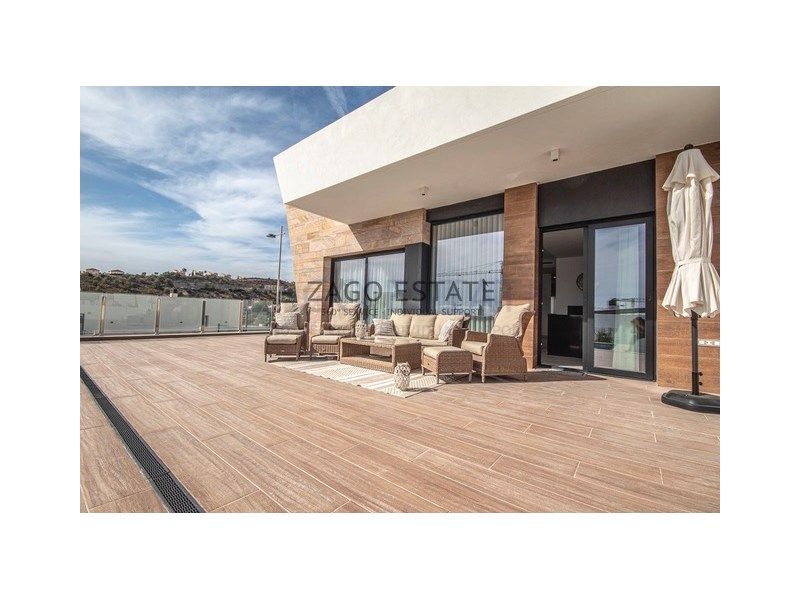 Property photo 2 of 50