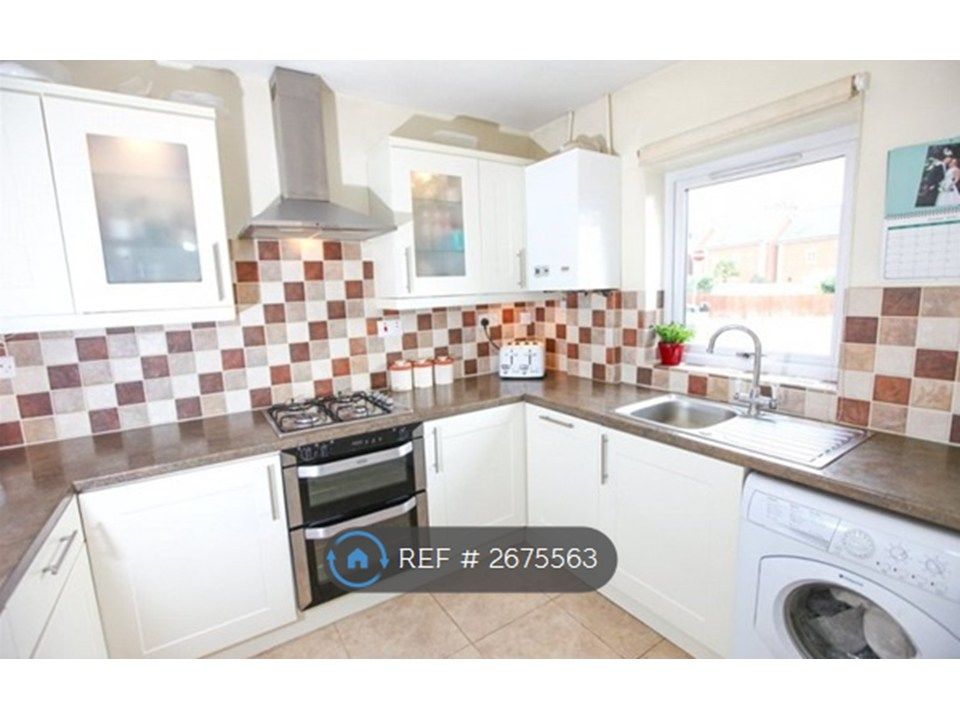 Property photo 3 of 8 Kitchen