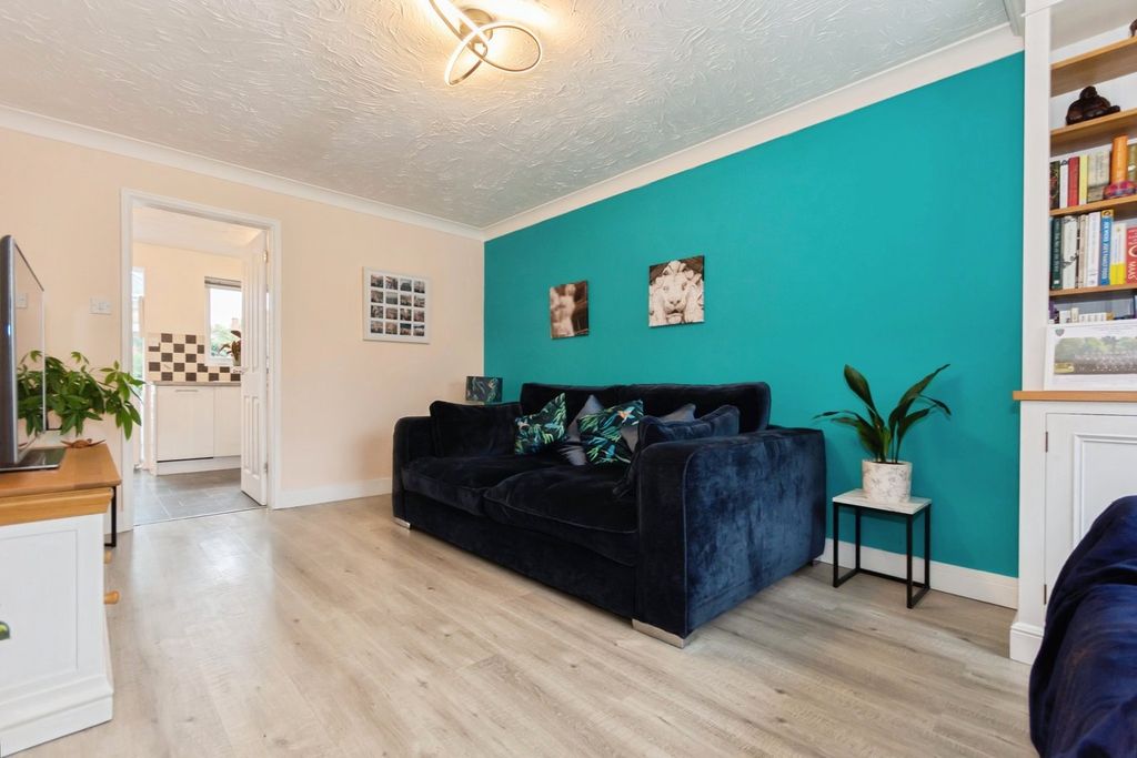 Property photo 2 of 20