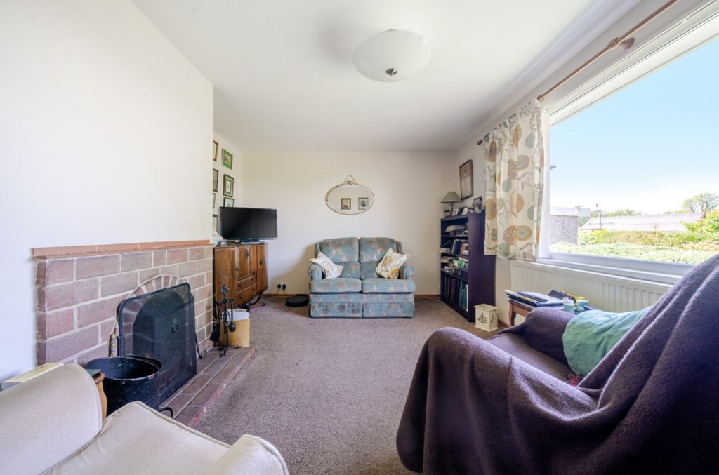 Property photo 2 of 21 7-6821F8716728A-1290534-Arw-7