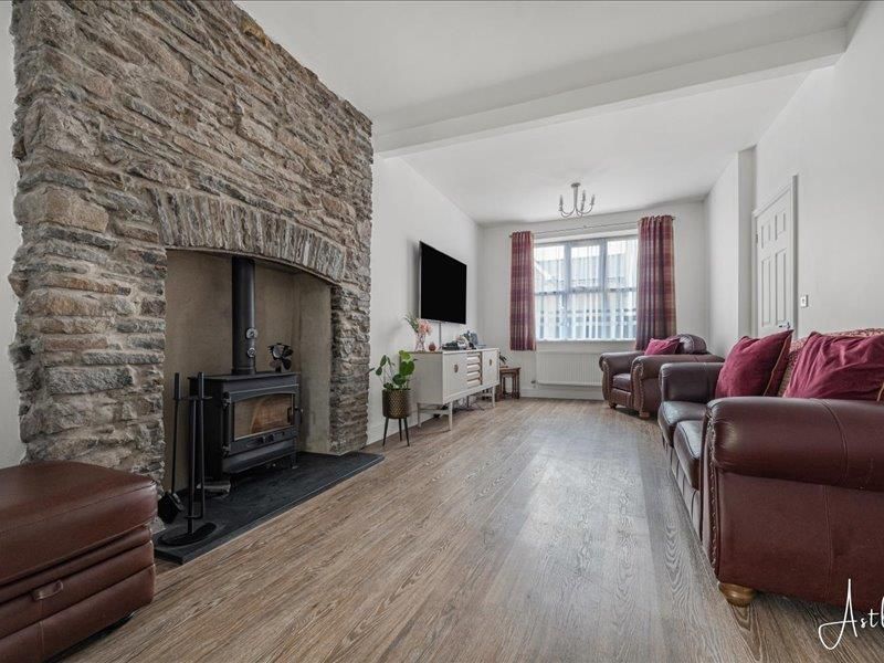 Property photo 3 of 26 Lounge