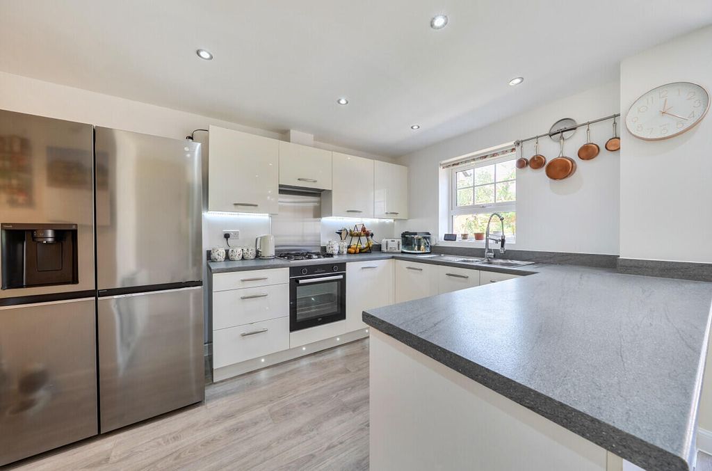 Property photo 2 of 17 Kitchen