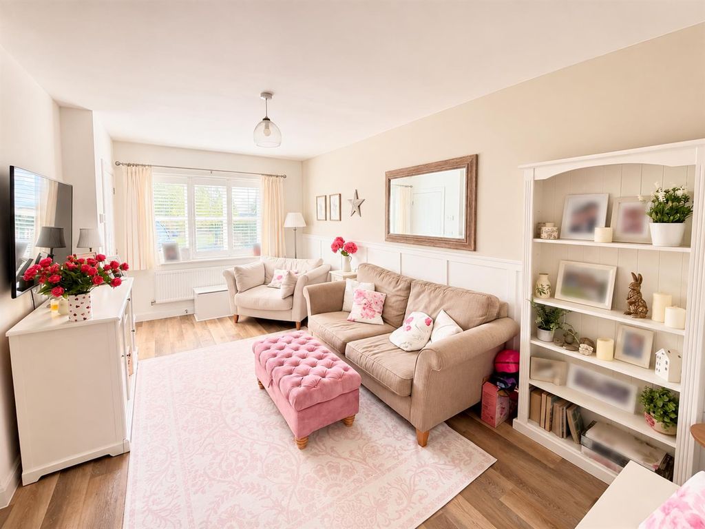 Property photo 2 of 16 F8390Dca-1816-4147-Be4E-10164C3Ddde9.Png