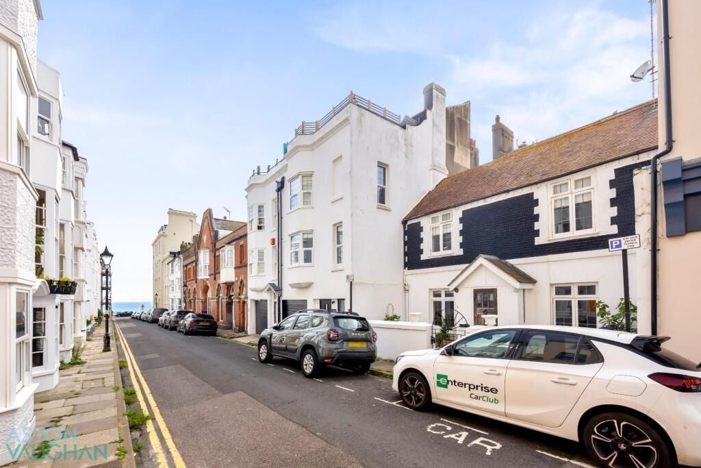 Property photo 2 of 19 4533942