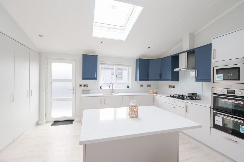 Property photo 3 of 15 Kitchen