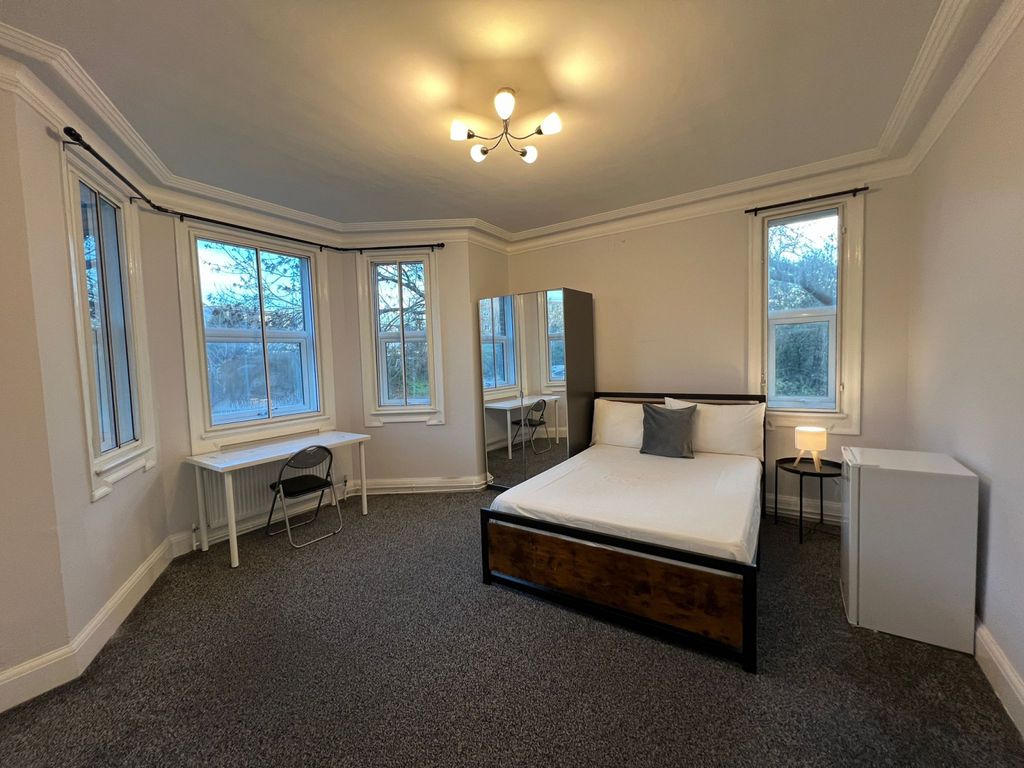 Property photo 1 of 3 Room