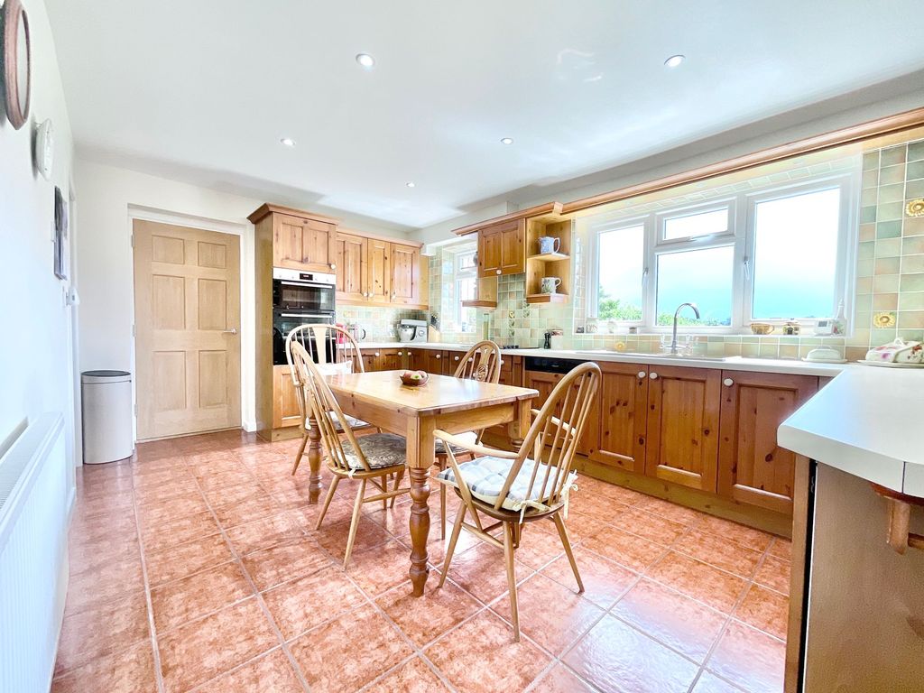 Property photo 3 of 42