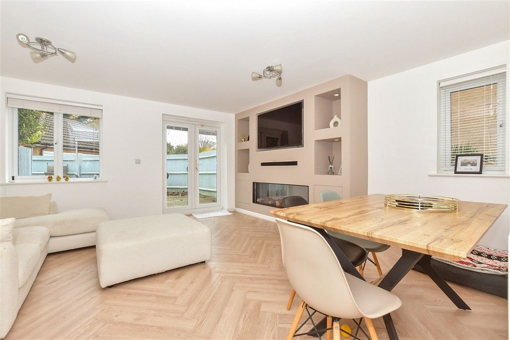 Property photo 3 of 13 Lounge/Diner