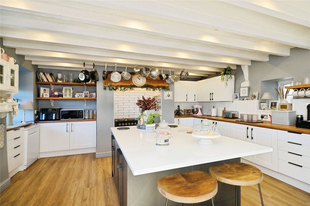 Property photo 3 of 40 Picture No. 23