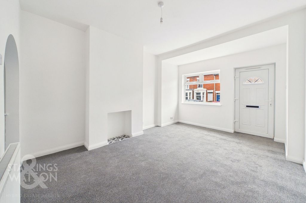 Property photo 2 of 28