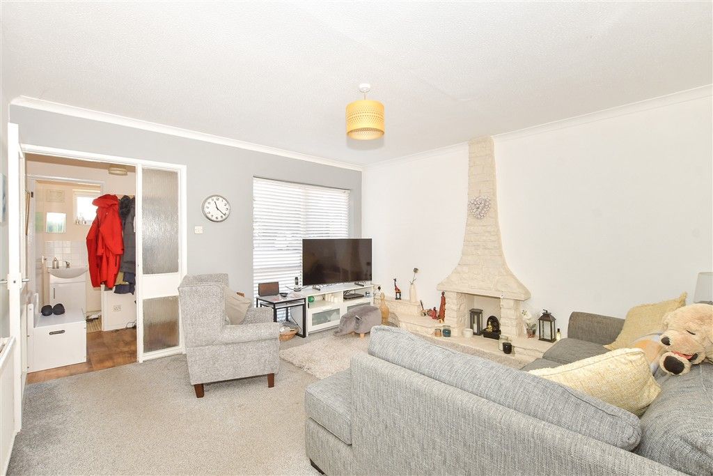Property photo 2 of 16 Lounge