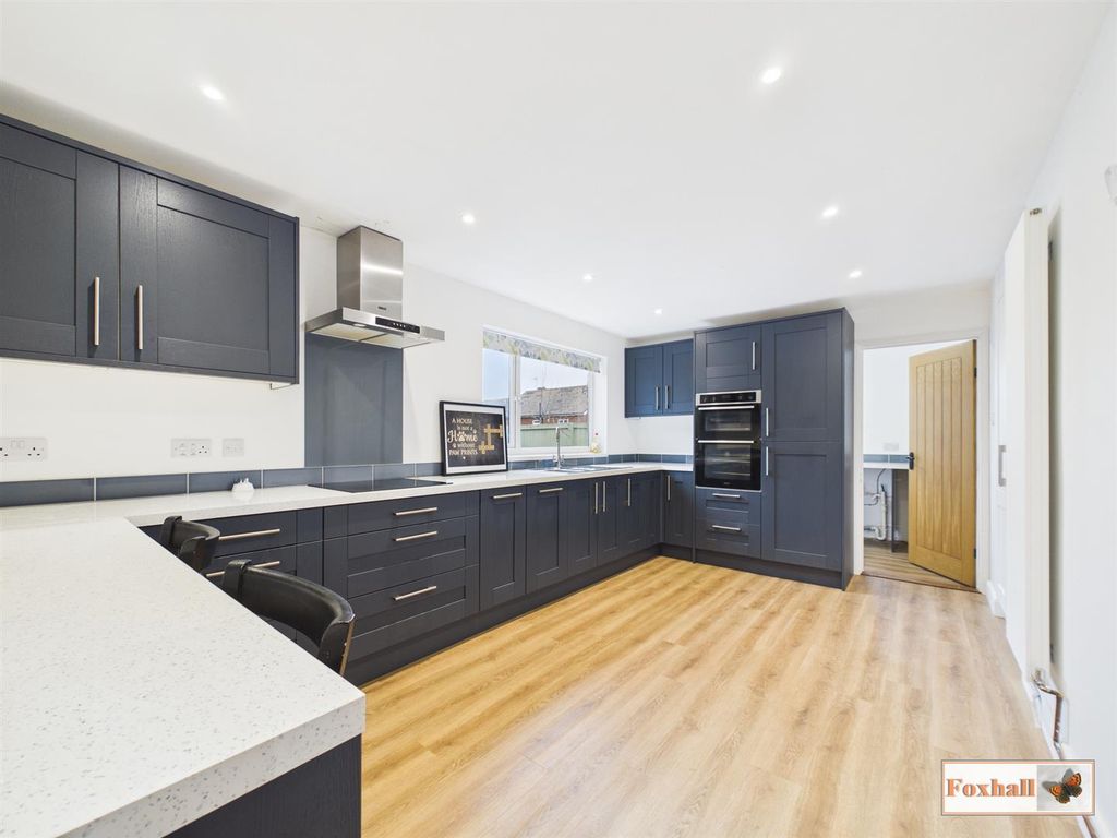 Property photo 3 of 22 Kitchen/Breakfast Room