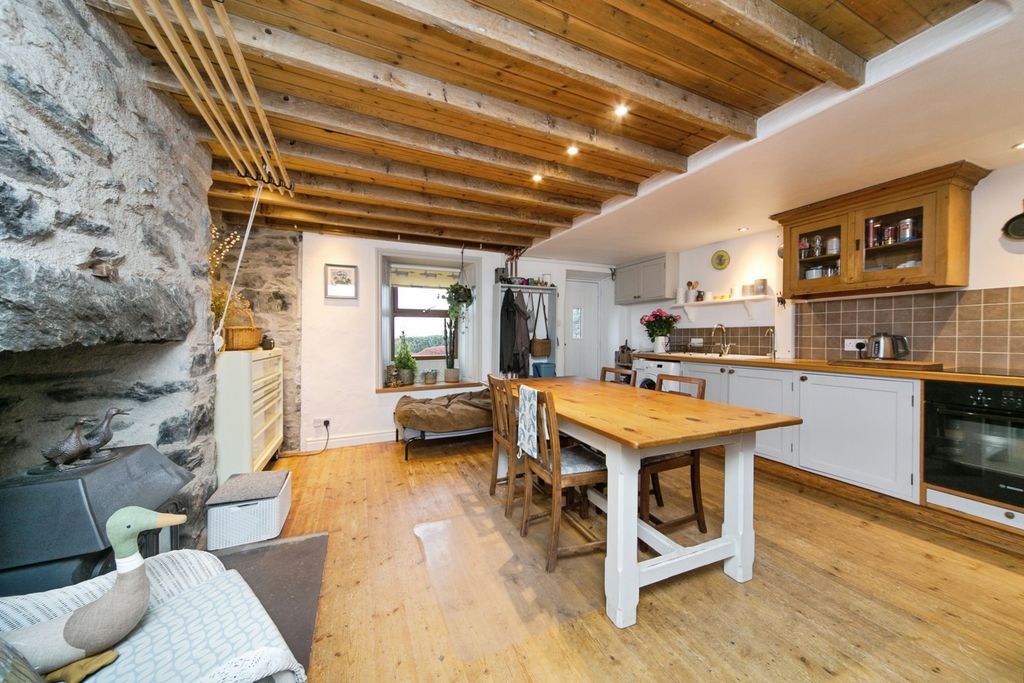 Property photo 3 of 17 Photo