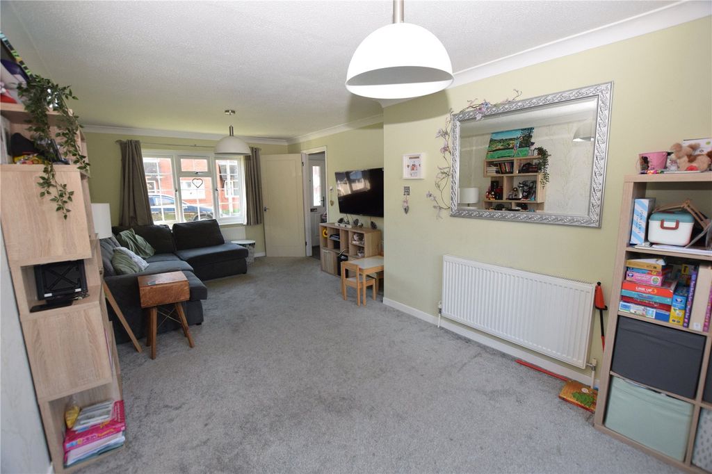 Property photo 3 of 10 Living Room