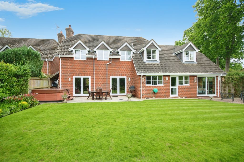Property photo 2 of 23