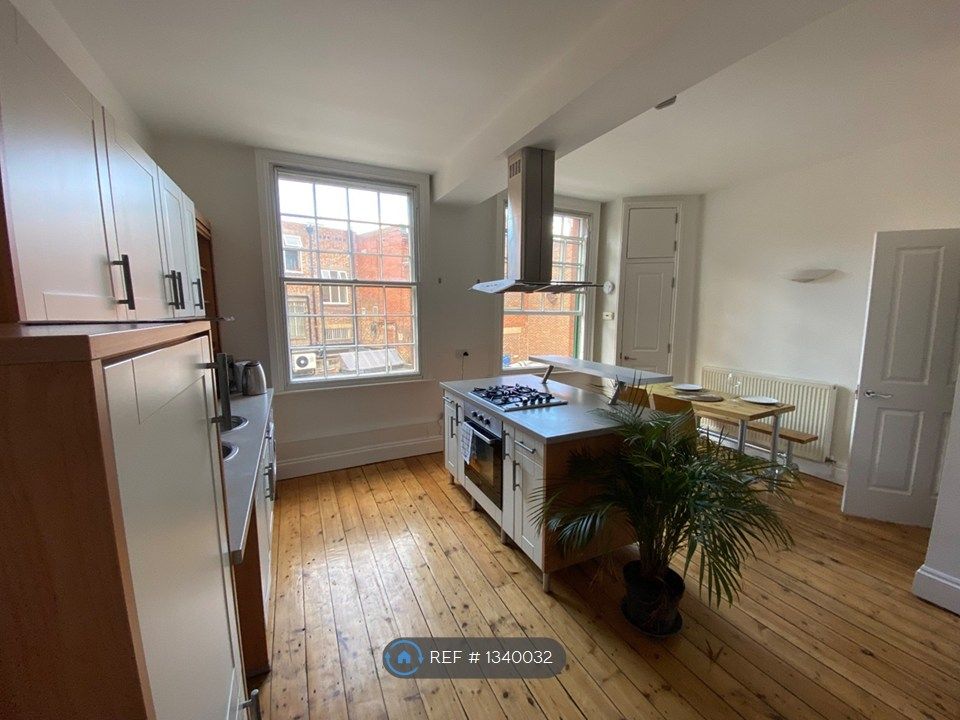Property photo 2 of 35