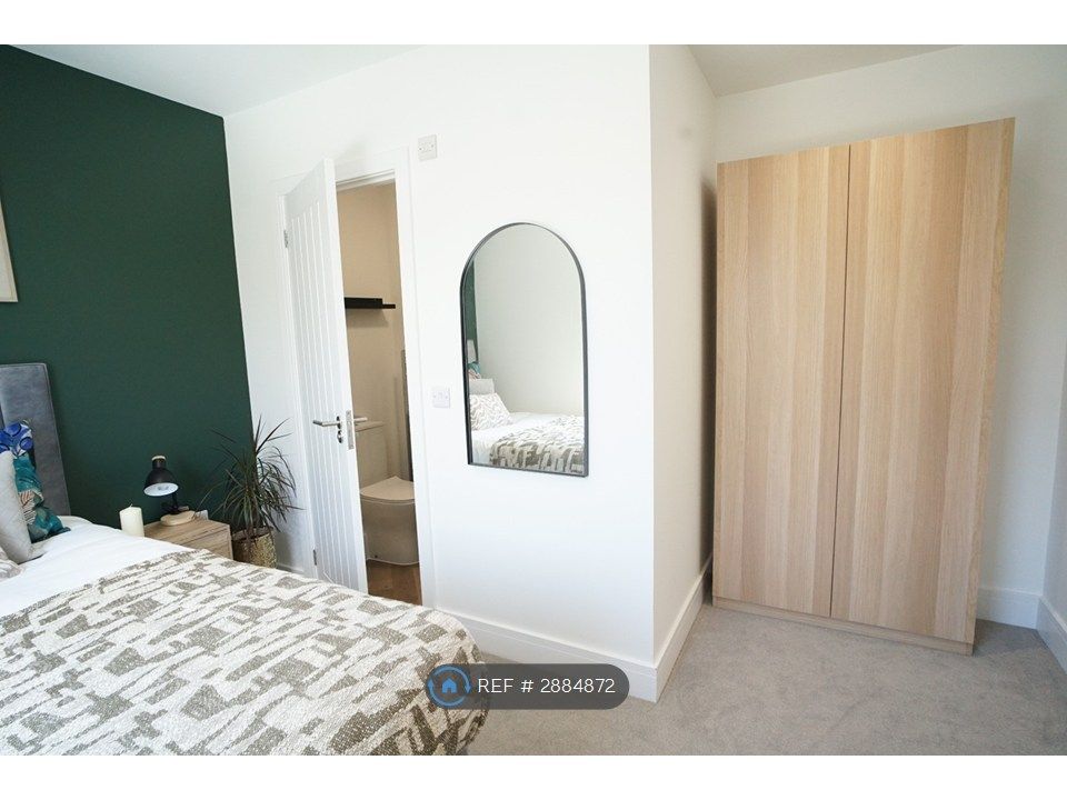 Property photo 2 of 8 Modern Ensuite Double Room