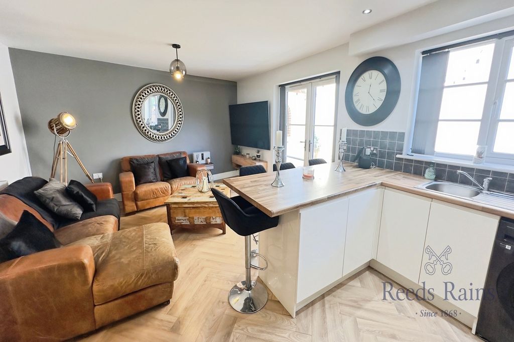 Property photo 3 of 14 Open Plan