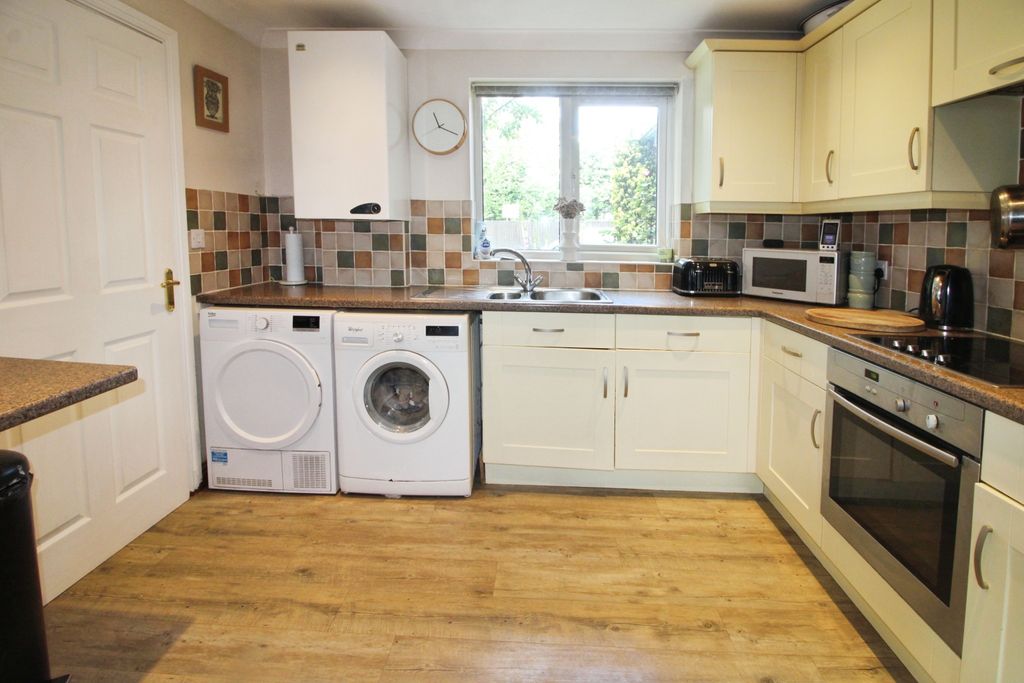 Property photo 3 of 23 Kitchen..Jpg