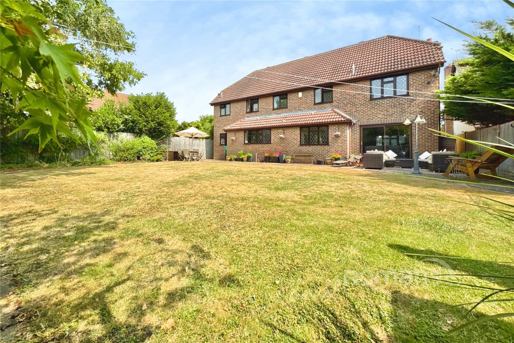 Property photo 2 of 29 Picture No. 16