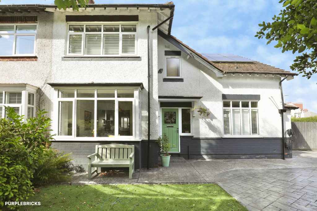 Property photo 2 of 33