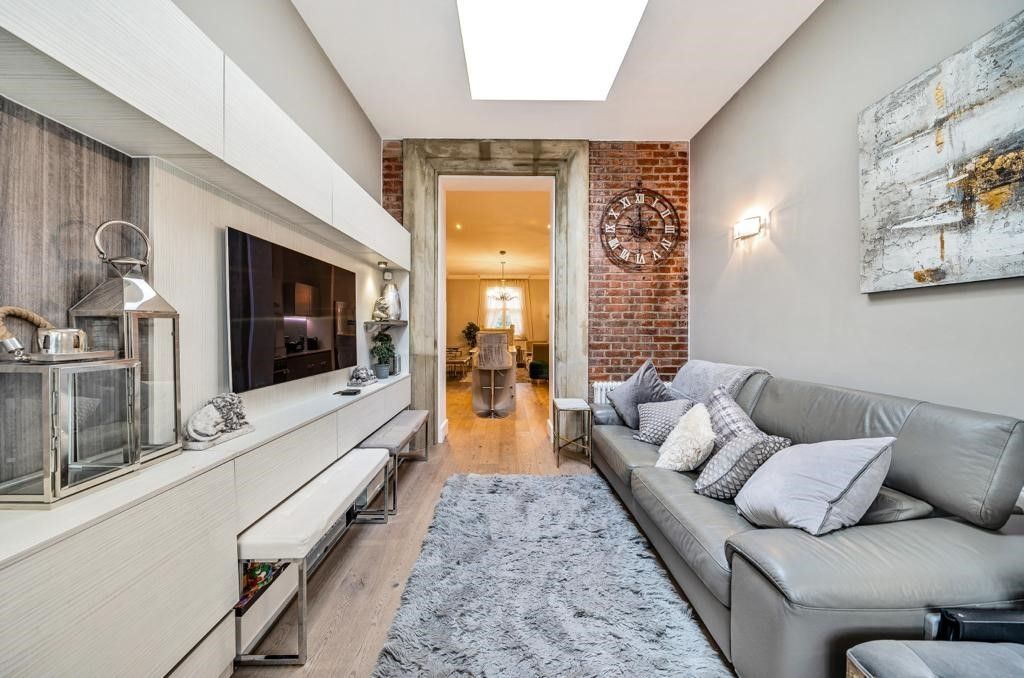 Property photo 1 of 24