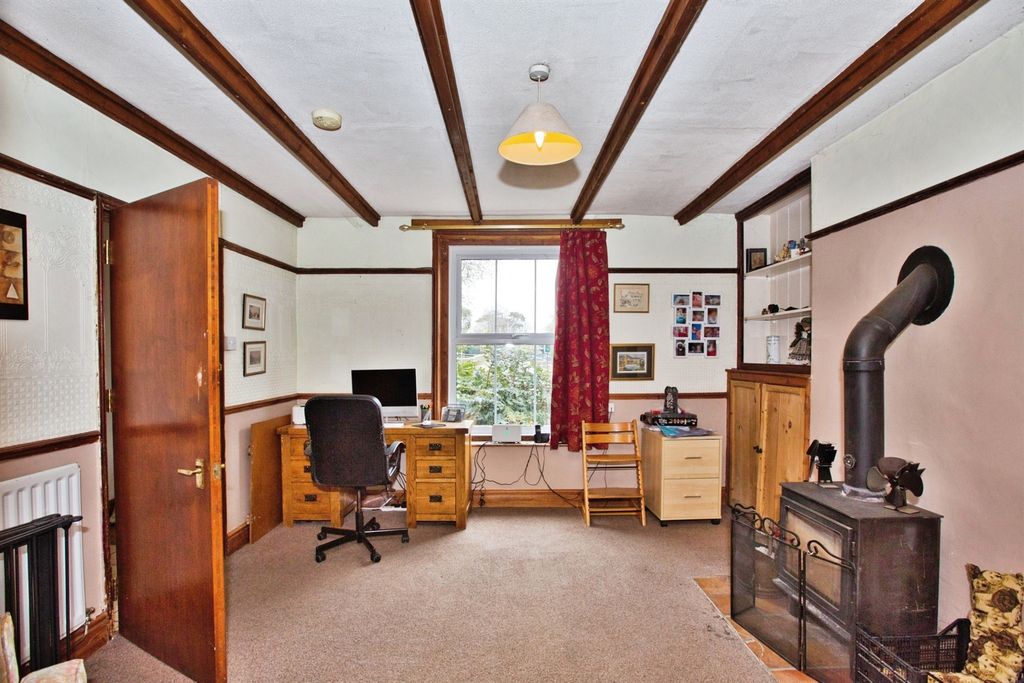 Property photo 3 of 25