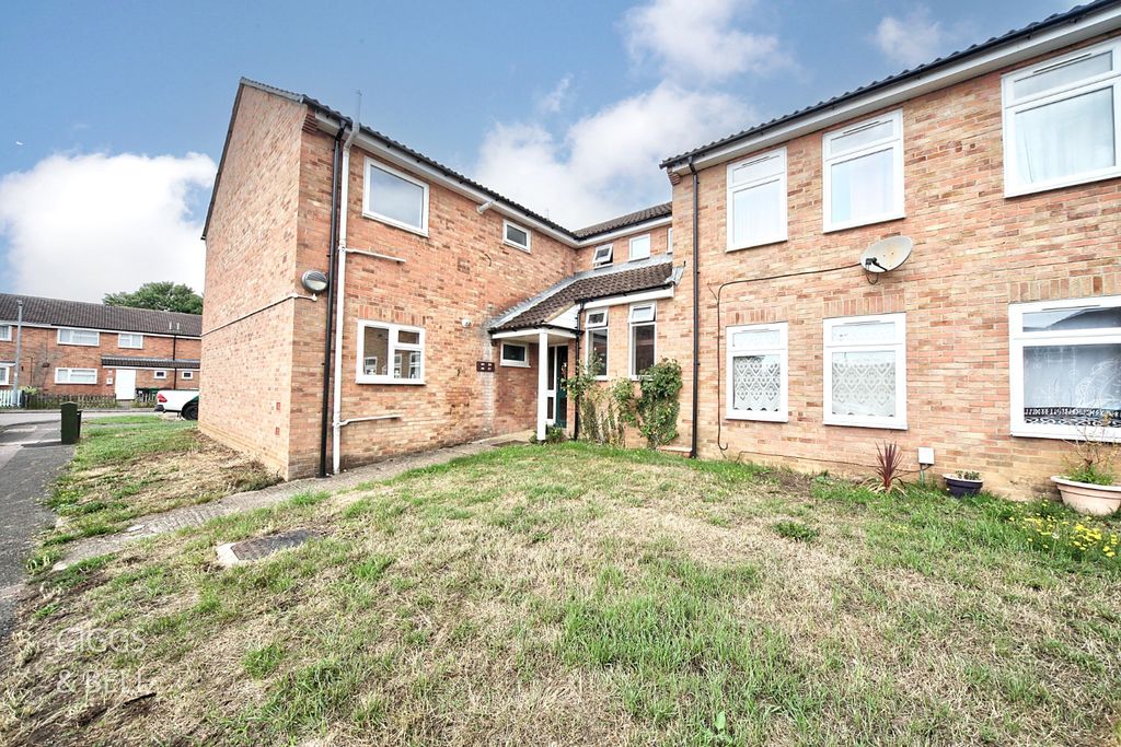 Property photo 2 of 12 4381042