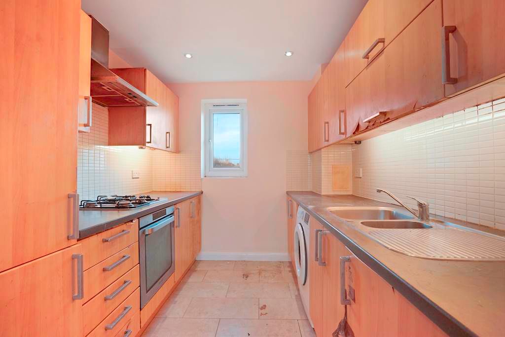 Property photo 3 of 10 Kitchen 