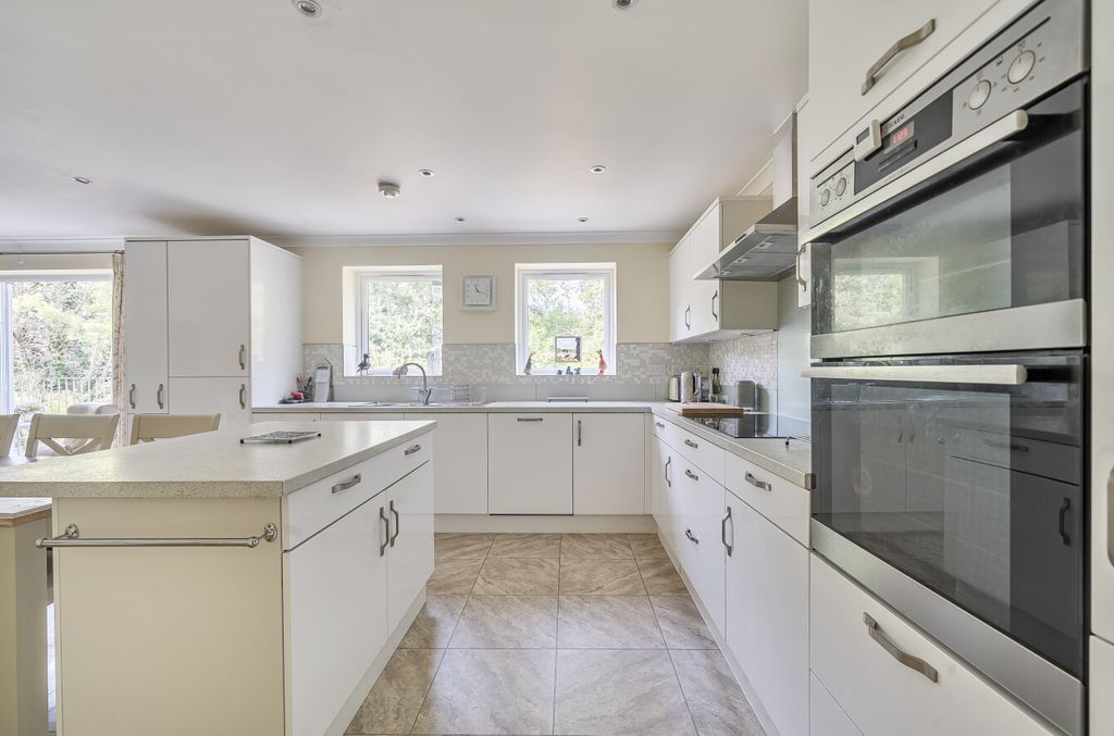 Property photo 3 of 32 1340259-10-689F62...