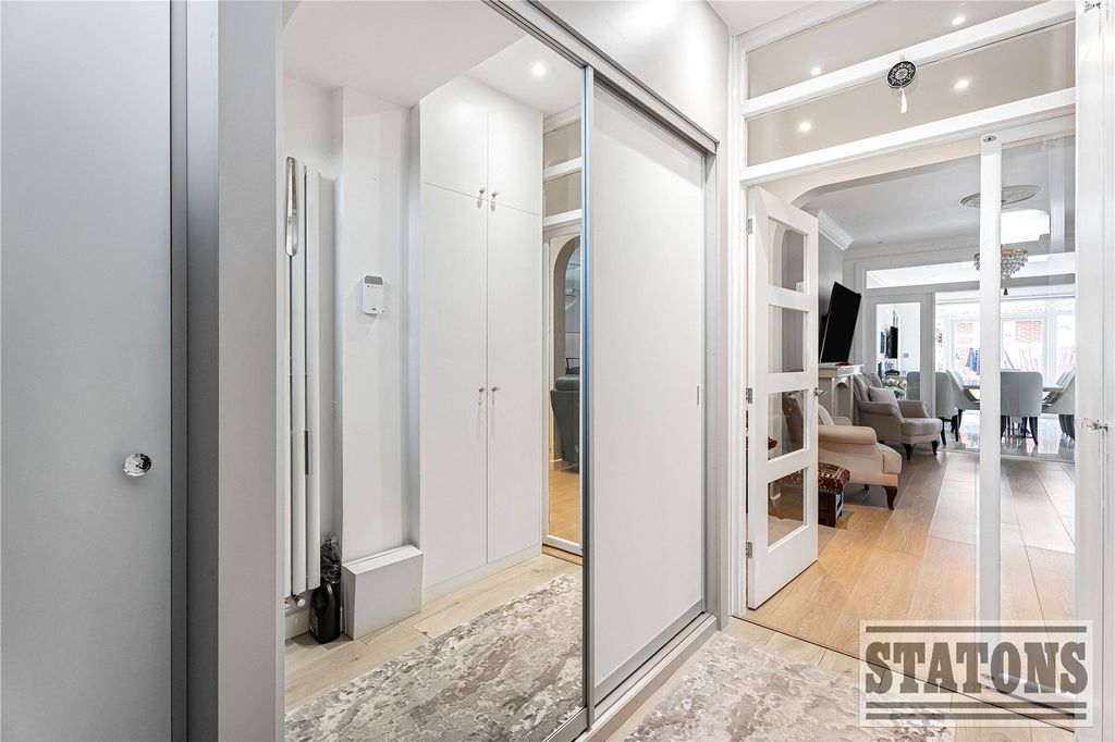 Property photo 2 of 25 Picture No. 28