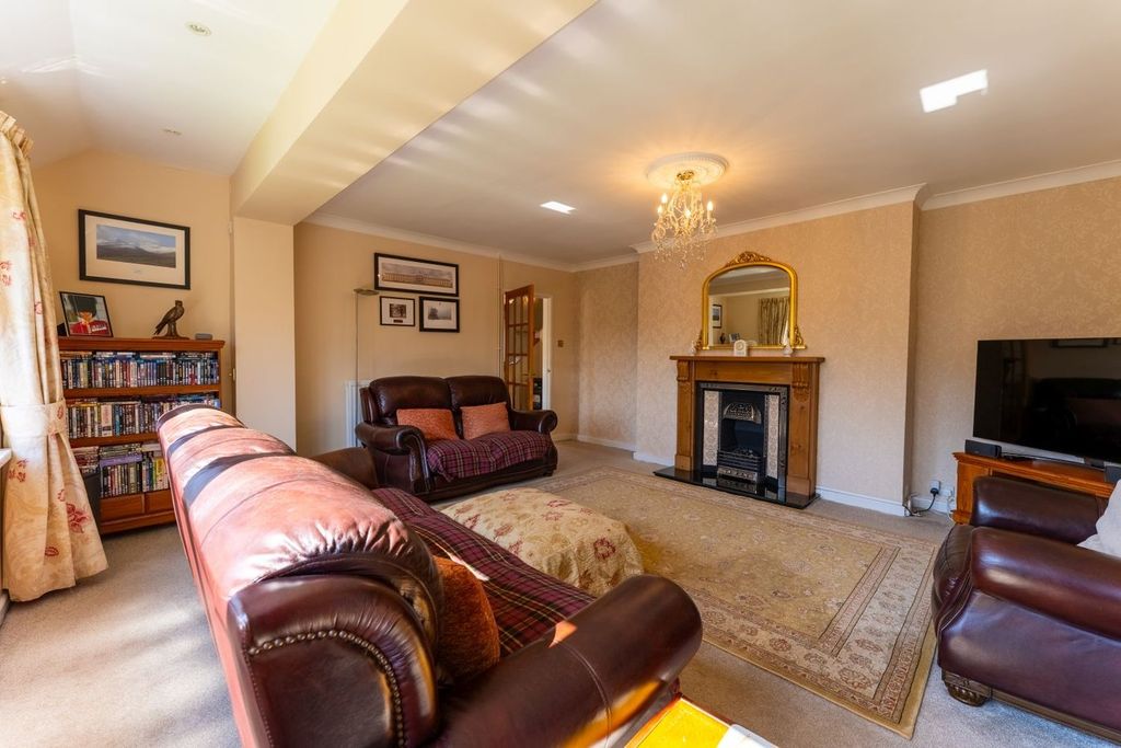 Property photo 2 of 27