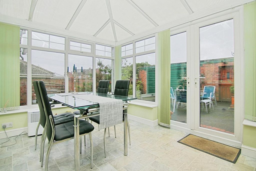 Property photo 3 of 17 Conservatory