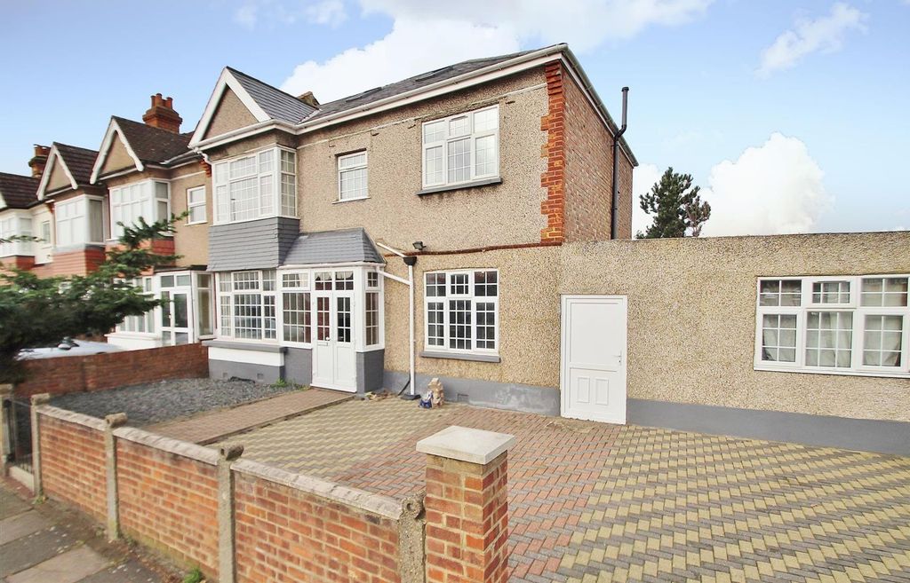 Property photo 3 of 11