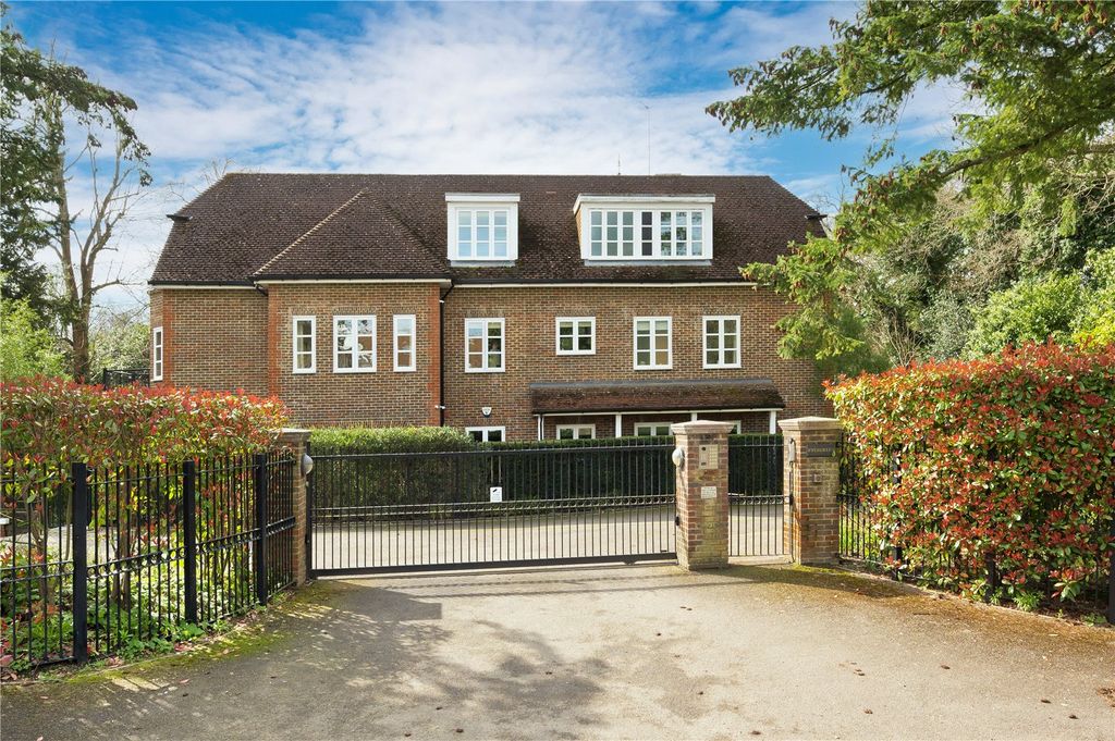 Property photo 1 of 10 Gated Entrance