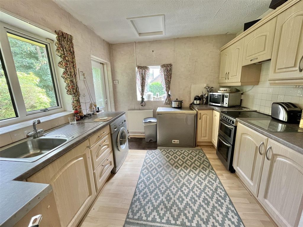 Property photo 3 of 14 Kitchen