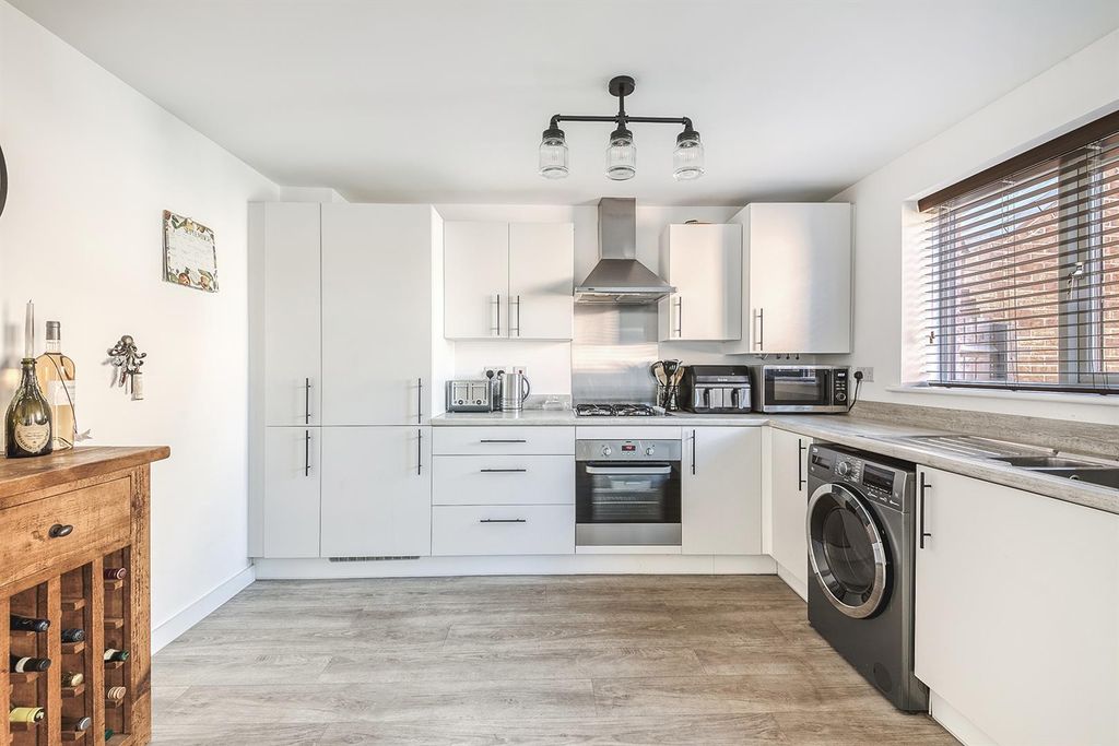 Property photo 2 of 25