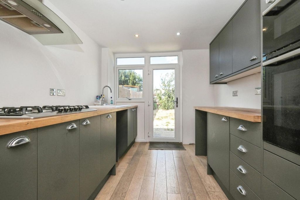 Property photo 3 of 11 Pbox-Img.Jpg