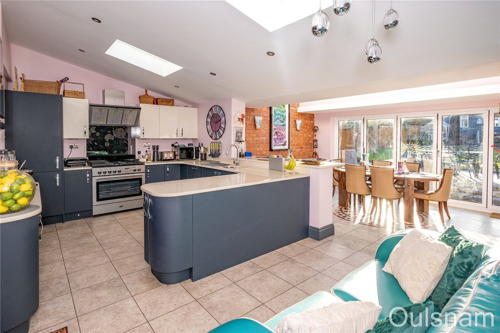 Property photo 2 of 33 Picture No. 19