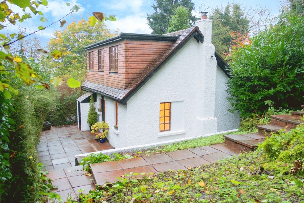Property photo 3 of 44
