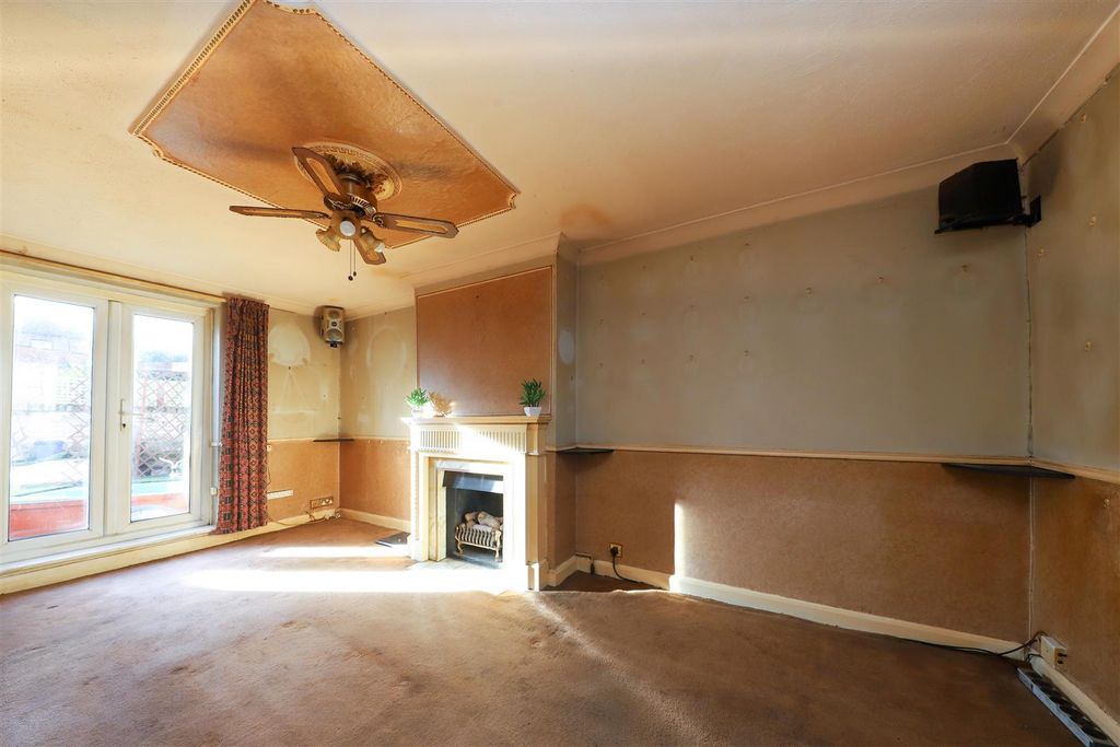 Property photo 2 of 9 Living Room