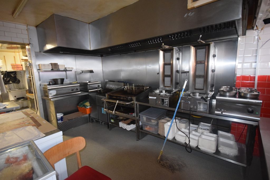 Property photo 3 of 8 Kitchen