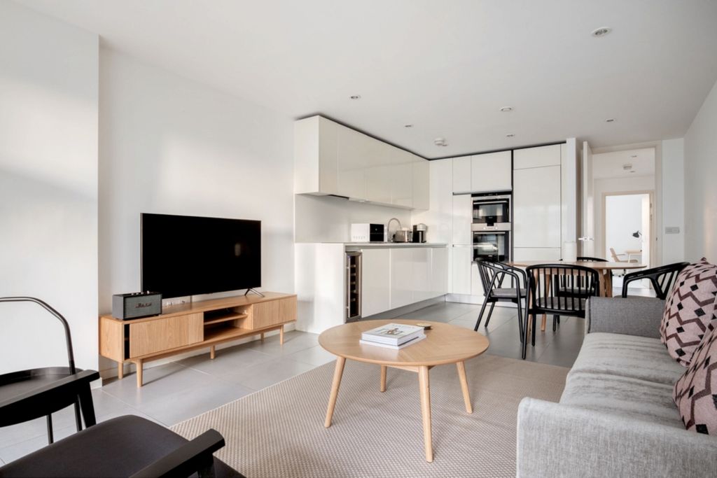 Property photo 2 of 18 Dance Square