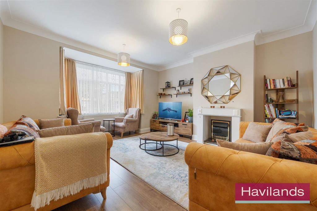 Property photo 2 of 21 Park Crescent-12.Jpg